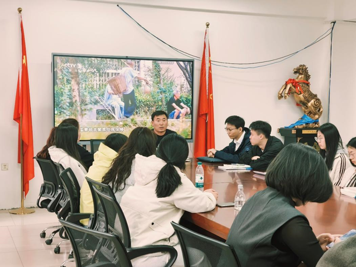 “籽連廉潔初心 葵映清風(fēng)正氣”——教育學(xué)院石榴籽黨支部、向日葵黨支部組織反腐警示教育學(xué)習(xí)