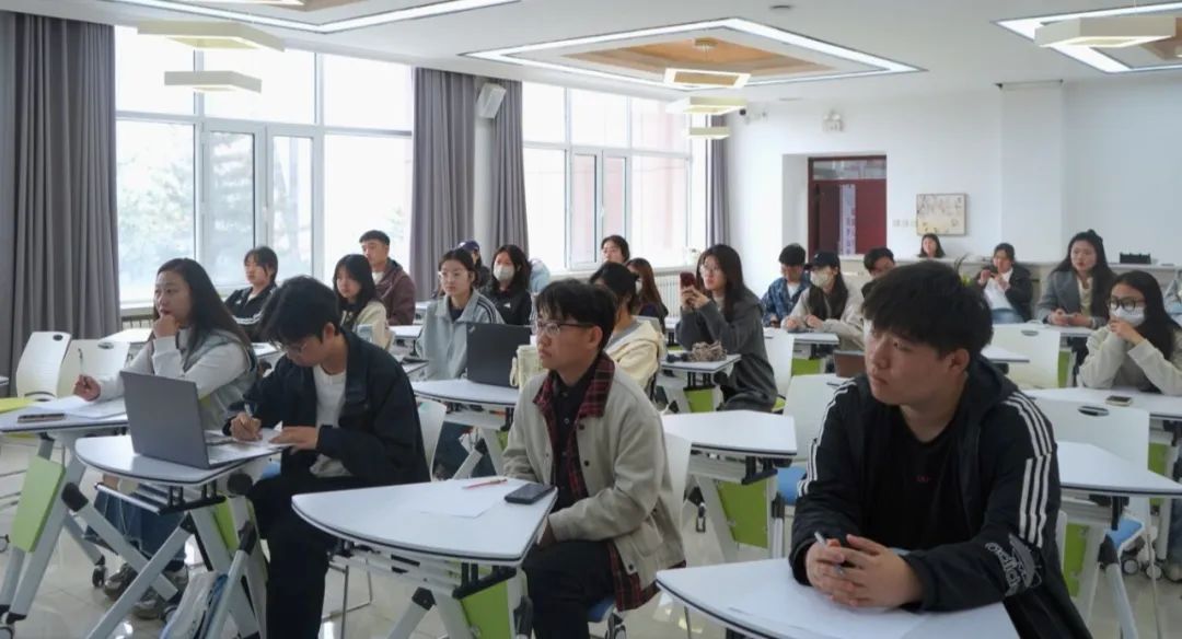 校團委舉辦2025年“挑戰(zhàn)杯”大學(xué)生課外學(xué)術(shù)科技作品競賽打磨培訓(xùn)會